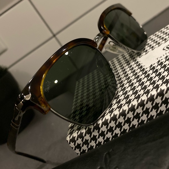 Persol Sunglasses - Picture 4 of 6